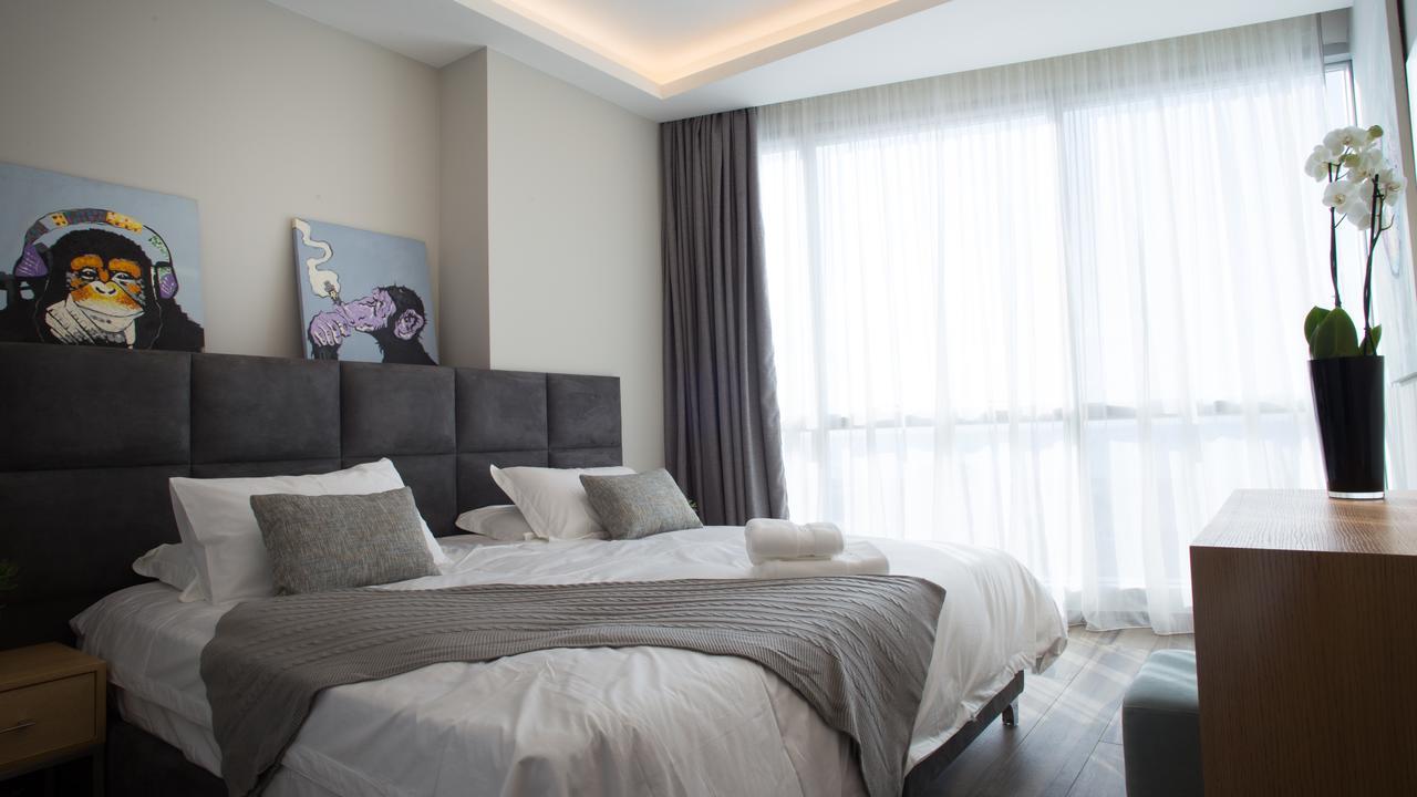 The Stay Furnished Apartments ดบาเยห์ ภายนอก รูปภาพ