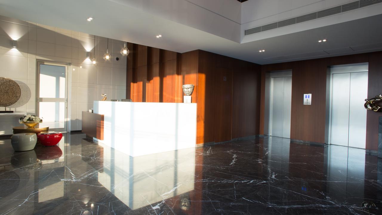 The Stay Furnished Apartments ดบาเยห์ ภายนอก รูปภาพ